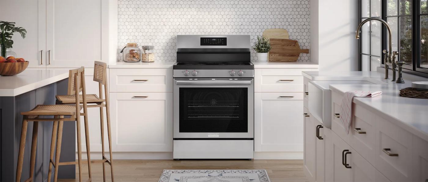 GCREC059BF Frigidaire Gallery 30'' Rear Control Electric Range with Total Convection