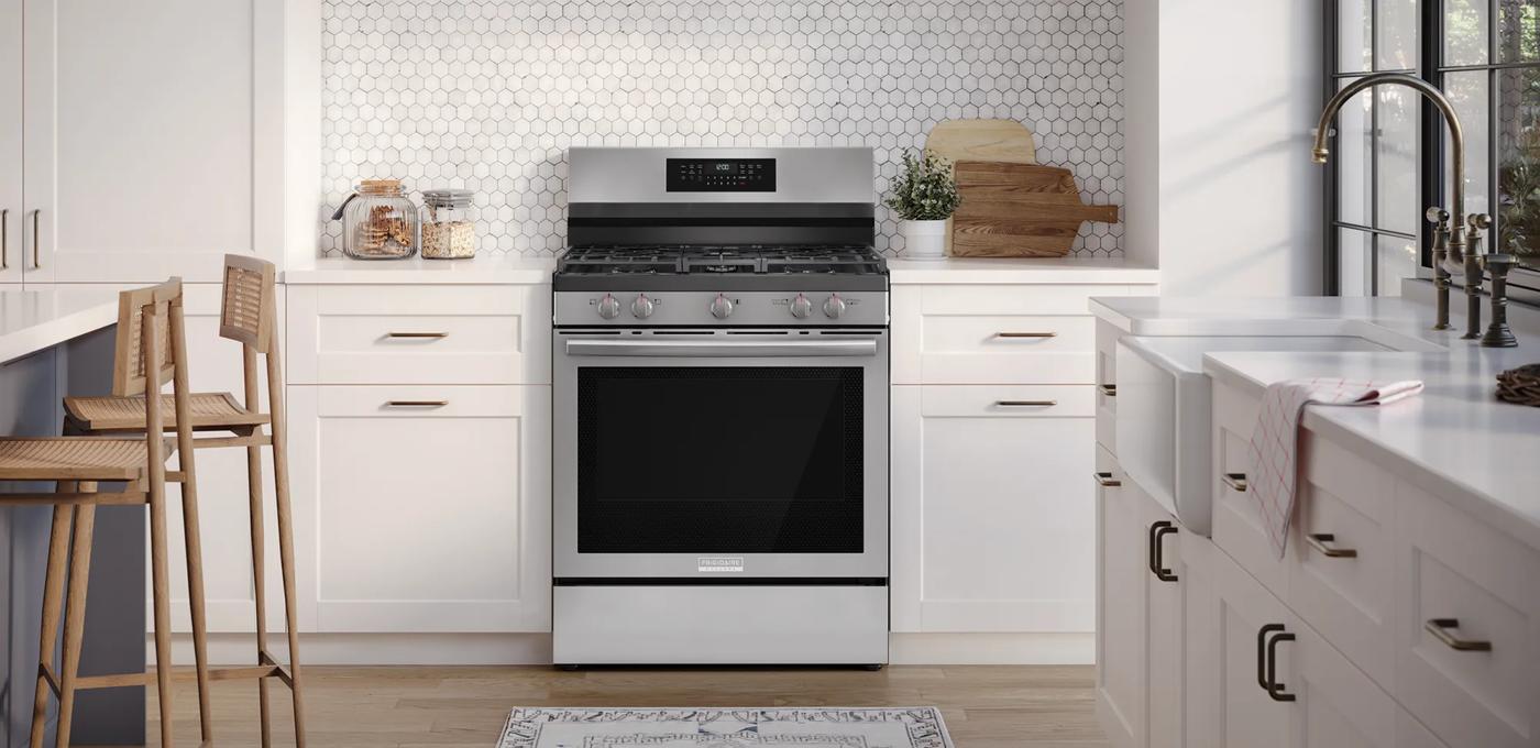 GCRG3059BF Frigidaire Gallery 30'' Rear Control Gas Range with Total Convection